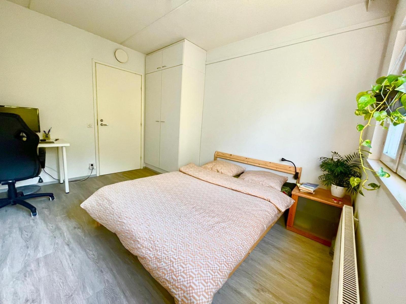 Separate Private Room, Near Airport Habitación en casa particular Vantaa